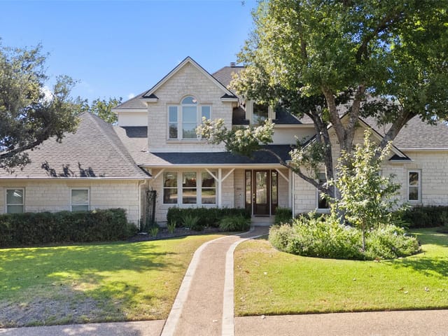 1904 Canonero Dr