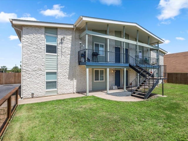 1904 Hearthstone Dr