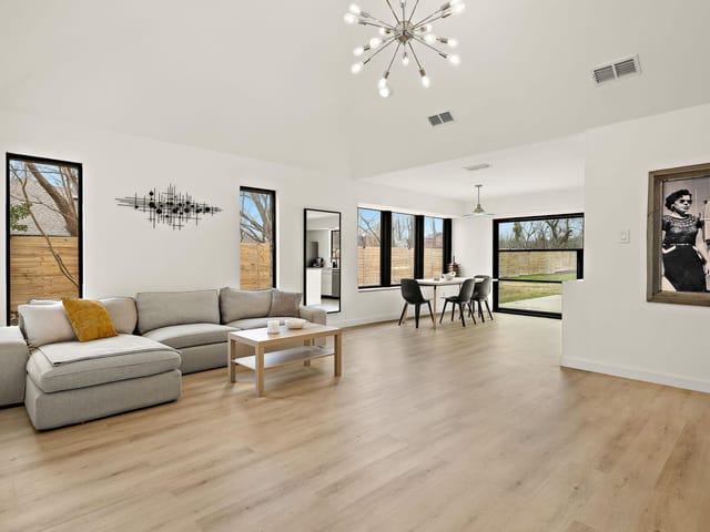 1904 Maple Vista Dr