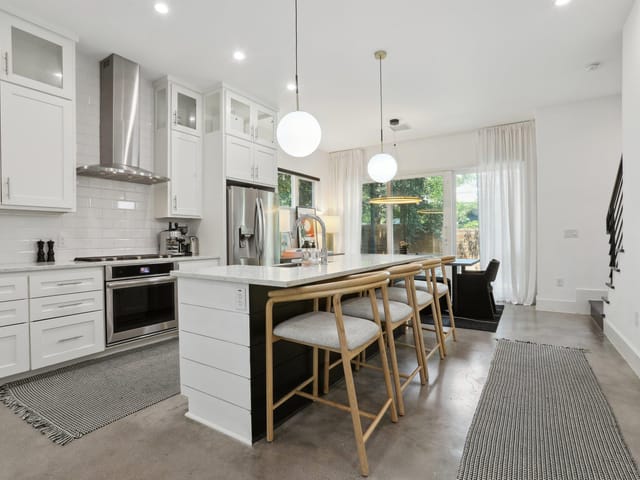 1904 W 39th St Unit #A