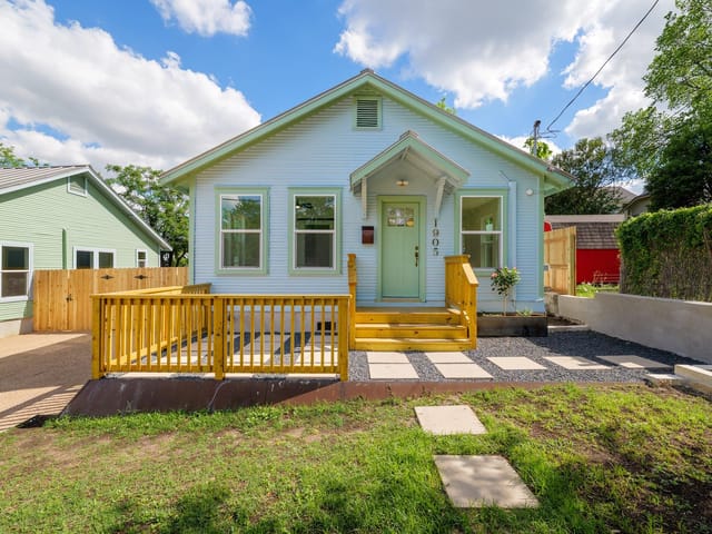 1905 E 21 ST