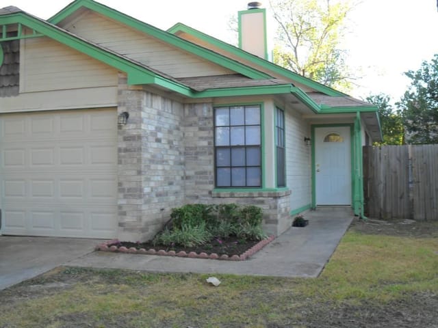 1905 Golden Pheasant Dr