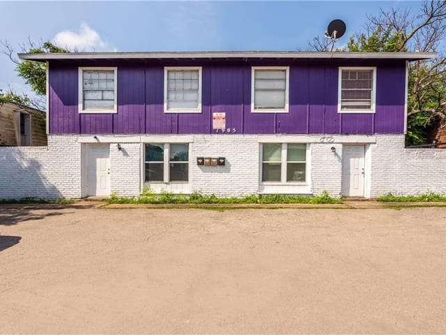 1905 Hearthstone Dr