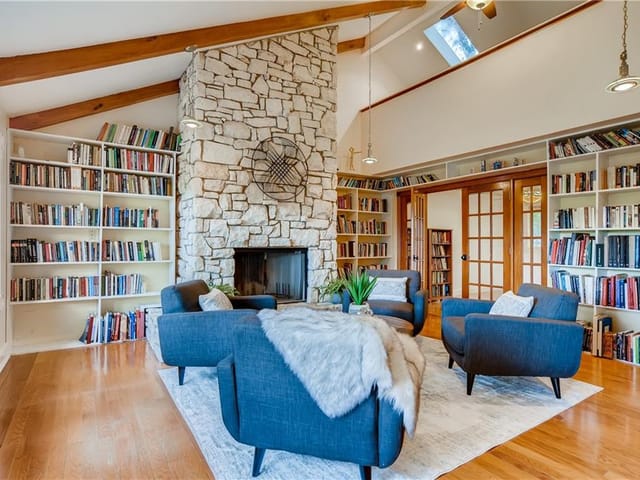 1906 Crooked Ln