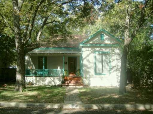 1906 EVA ST