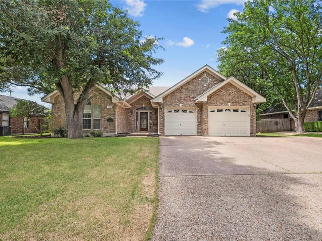 1906 Meadow Ridge DR
