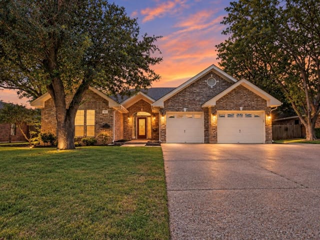1906 Meadow Ridge DR