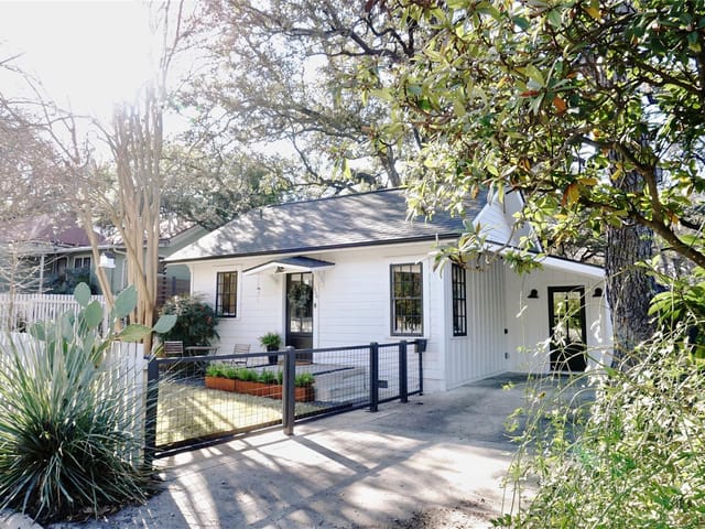 1906 Newton ST