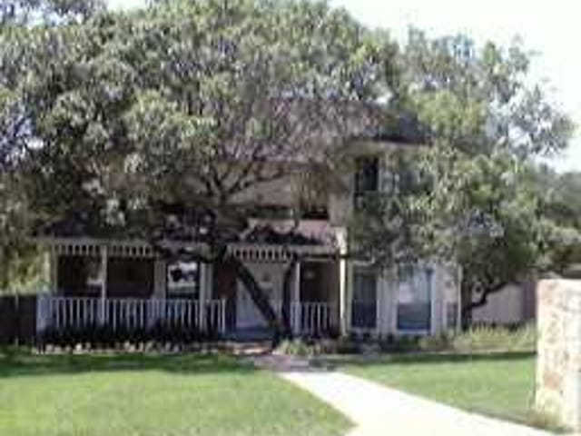 1906 POINT BLUFF DR