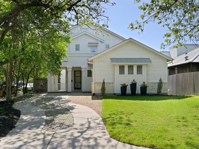 1907 Travis Heights Blvd