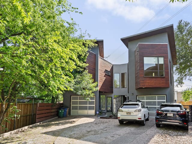 1907 W 30th St