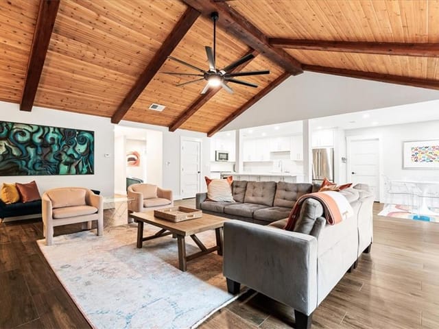 1909 Barton PKWY