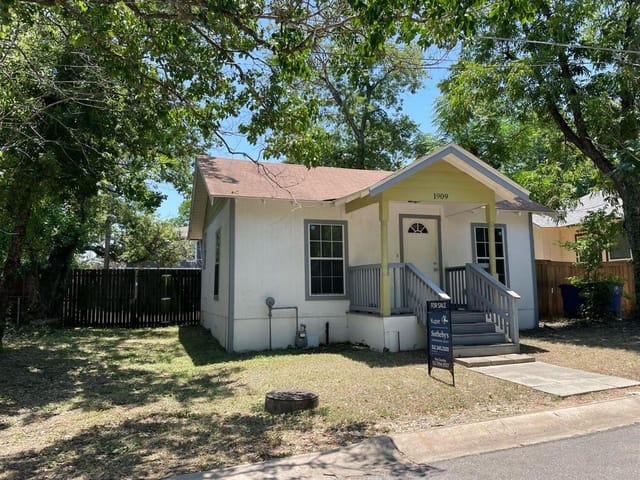 1909 College Row