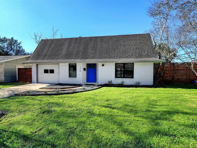 1909 Fair Oaks Dr