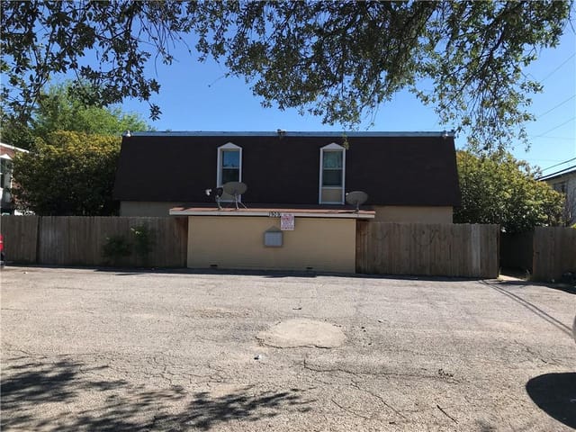 1909 Hearthstone Dr