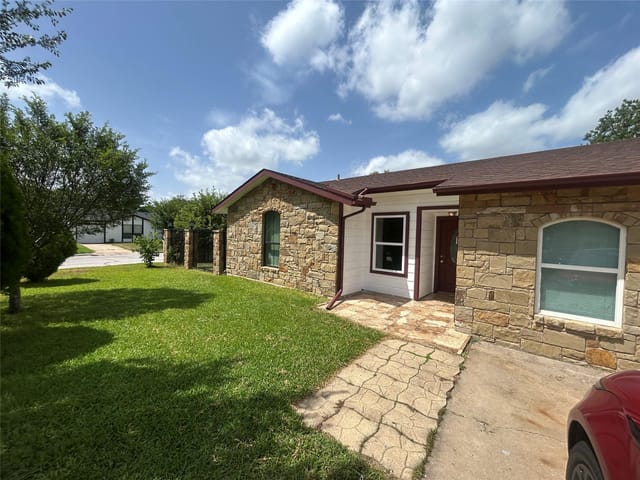 1909 Heathwood CIR
