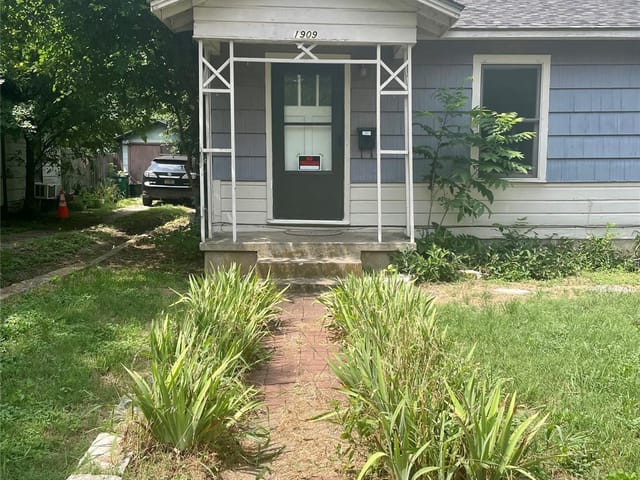 1909 Payne Ave