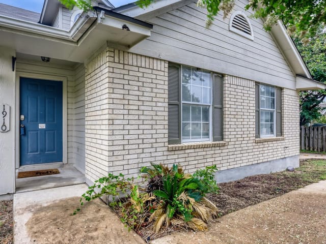 1910 Ireland DR