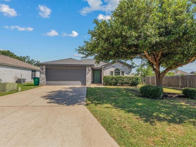 1910 Oaklawn DR