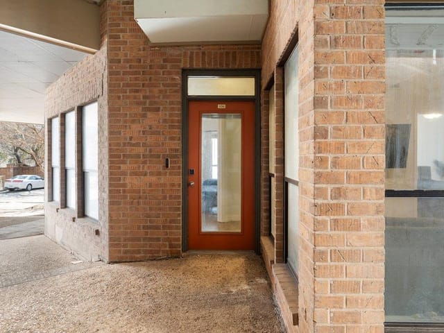 1910 Robbins Pl Unit #106