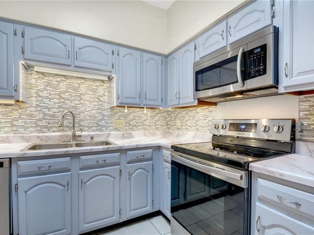 1910 Robbins Pl Unit #302