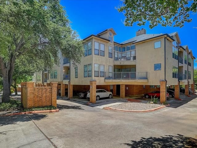 1910 Robbins Pl Unit #305