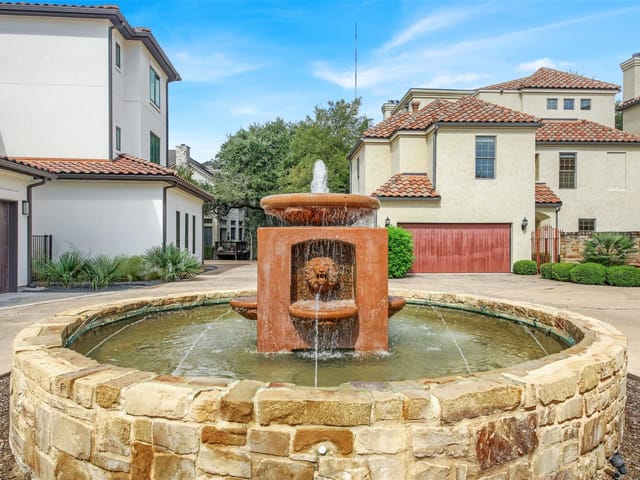 1910 Rue De St Tropez Unit #8