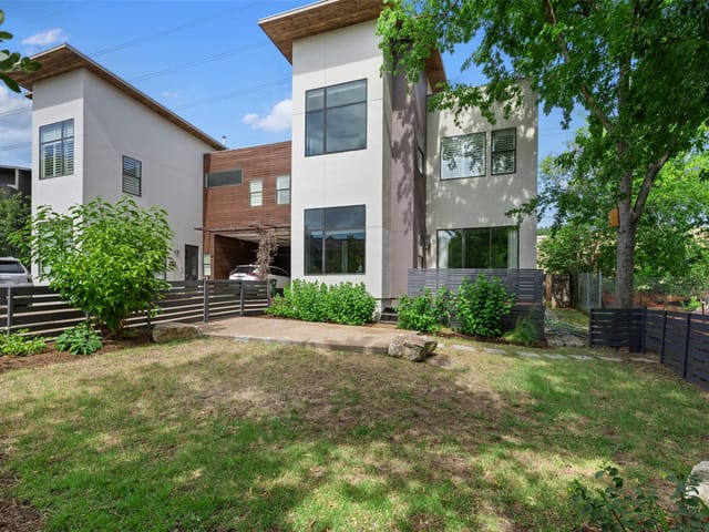 1911 W 30th St Unit #A