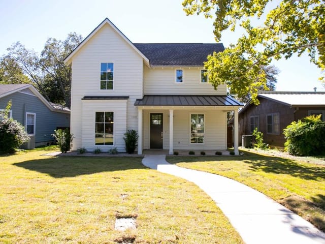 1911 W 36th