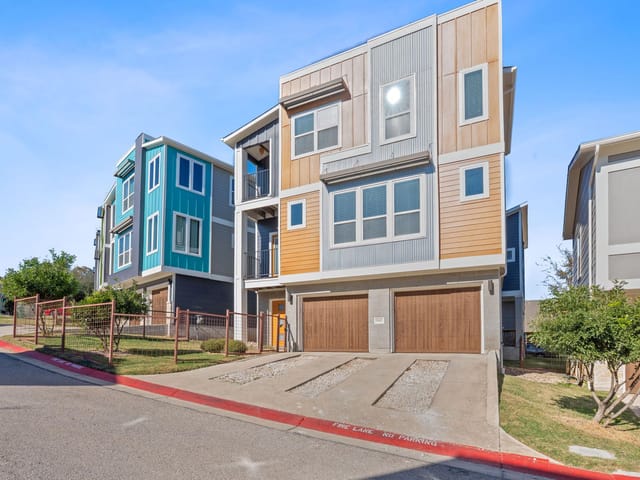 1912 Dinsdale LN