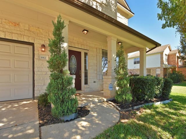 1912 Petrified Forest Dr
