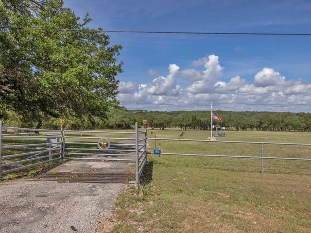 1912 S Us Highway 281