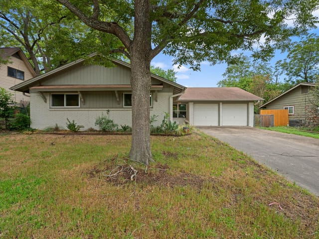 1913 Edgeware DR