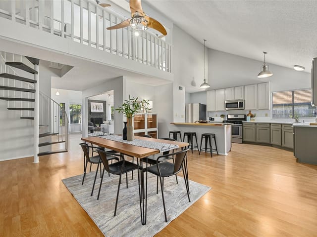1913 Gaylord Dr