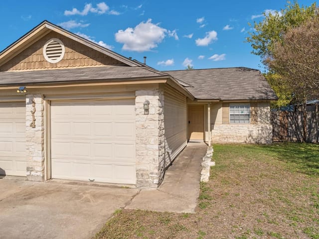 1914 Gracy Farms Ln