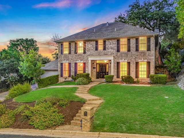 1915 Holly Hill Dr
