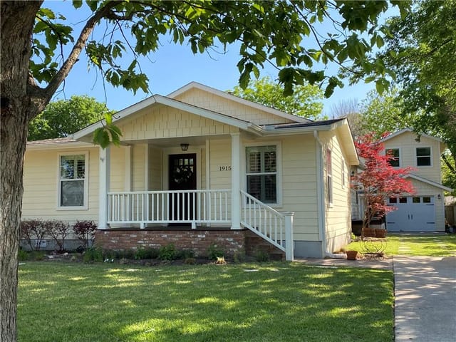 1915 Pasadena Dr