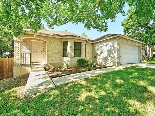 1923 Ravenscroft Dr