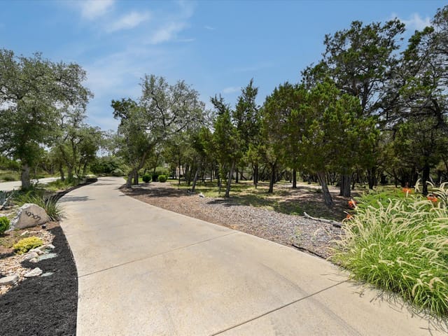 19305 Leisure LN