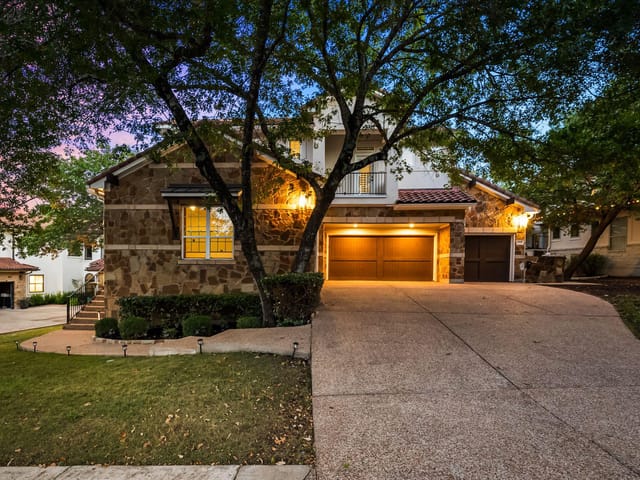 1932 Wimberly LN
