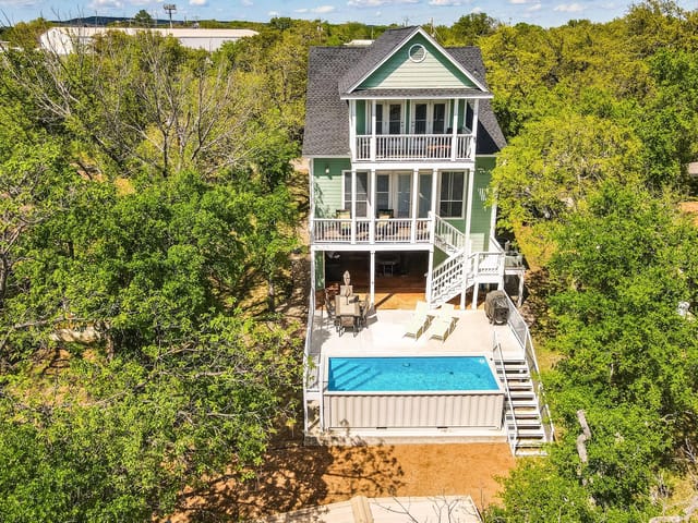 1943 Glencove DR