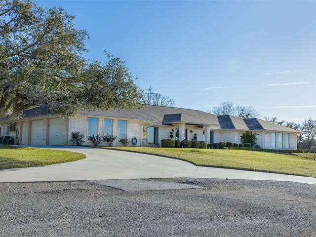 197 Live Oak Cemetery Rd