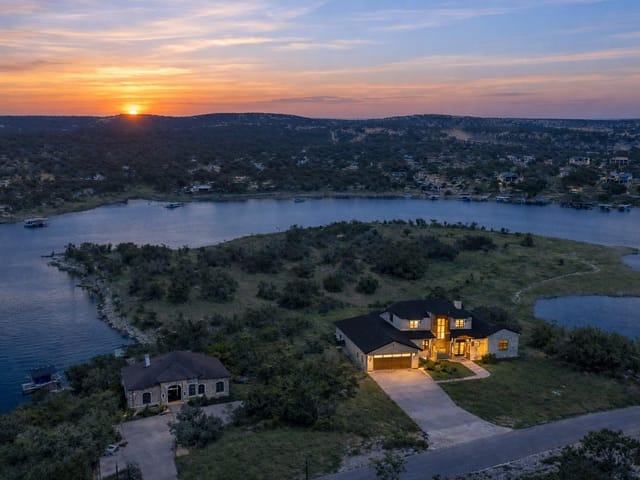 19813 Lakehurst Loop