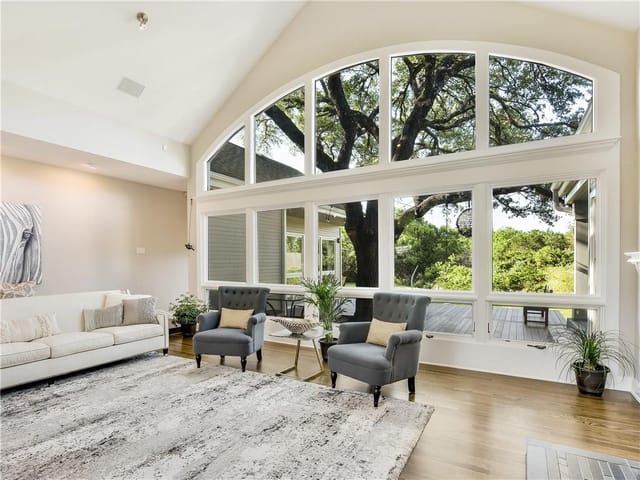 2 Clarendon Ln