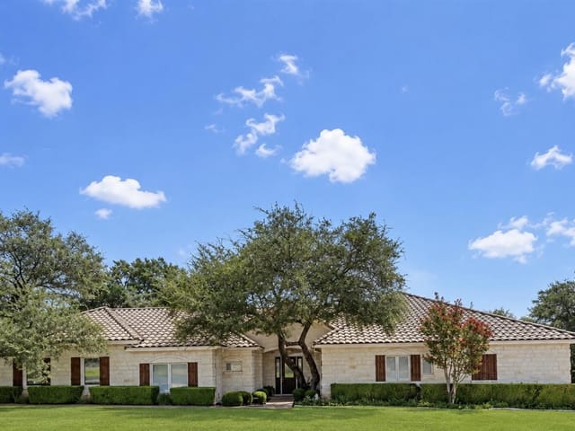 2 Jasperwood CT - front exterior - Luxury home in The Hills Lakeway Ph 03, Austin, TX