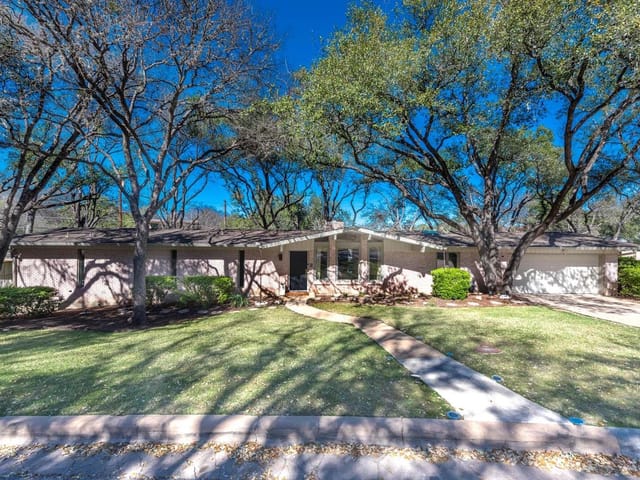 2 Randolph Pl