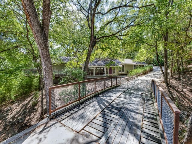 20 Hull Circle DR