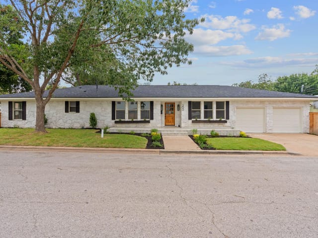 200 Adam L Chapa Sr St