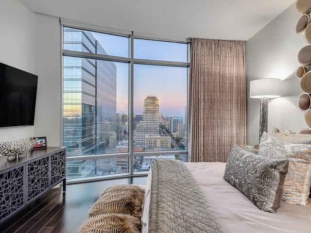 200 CONGRESS Ave Unit #24E