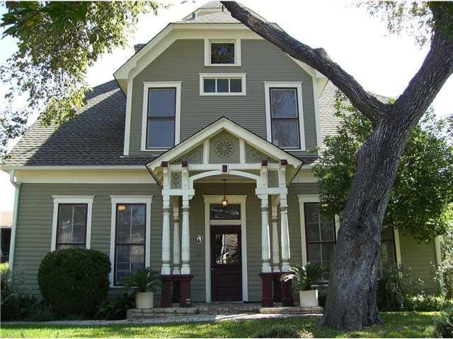 200 E 32nd